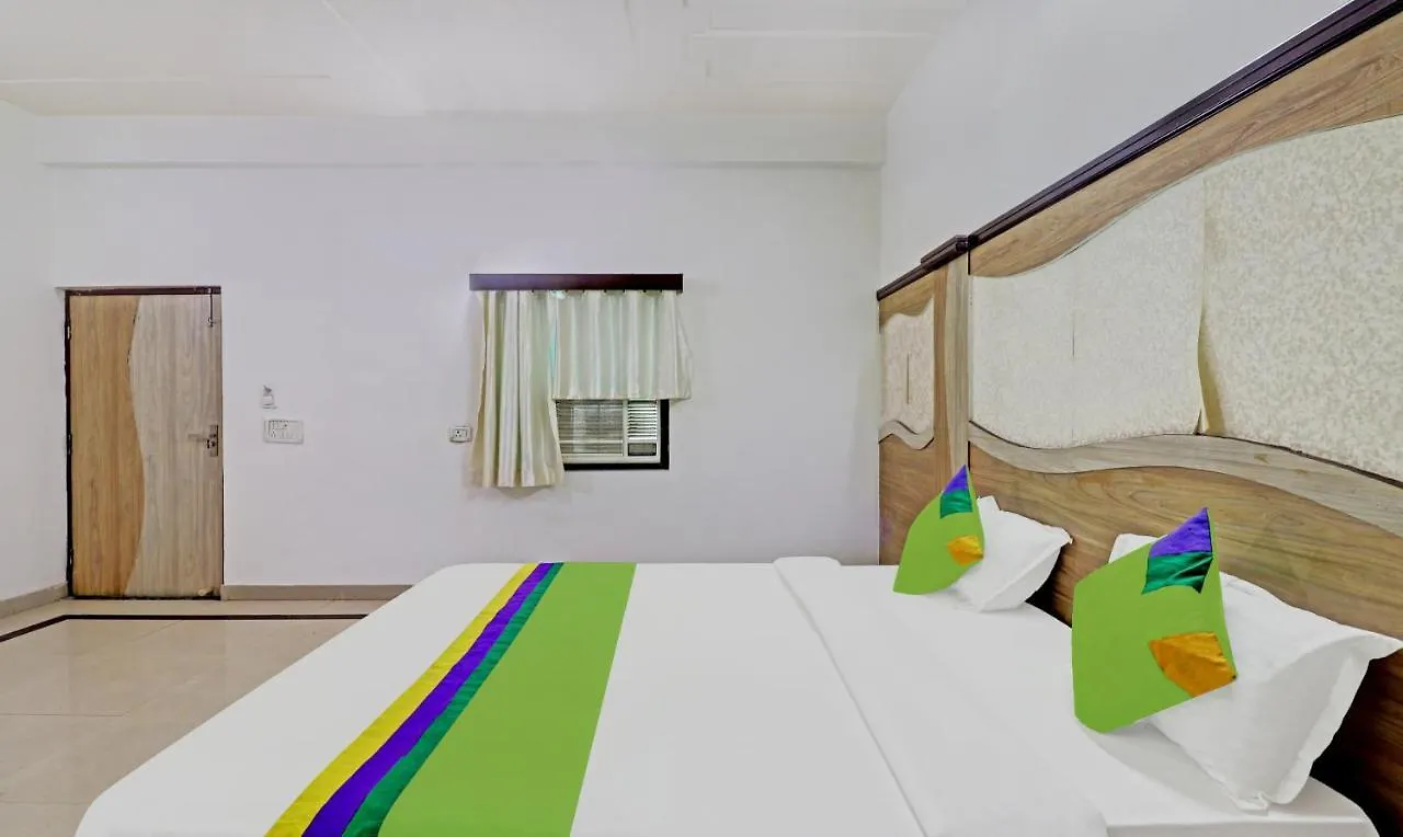 Hotel Premium Golden Era Agra  3*, Agra (Uttar Pradesh)